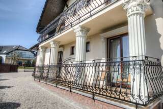 Проживание в семье Villa Meridian Тшенсач Двухместный номер с 1 кроватью и балконом (для 3 взрослых)-5